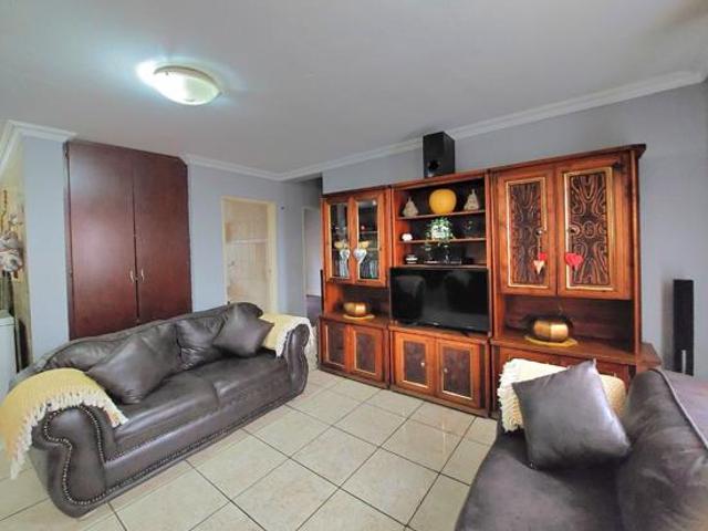 6 Bedroom House in Brits Central