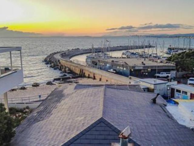 6 Bedroom House in Gordons Bay Central