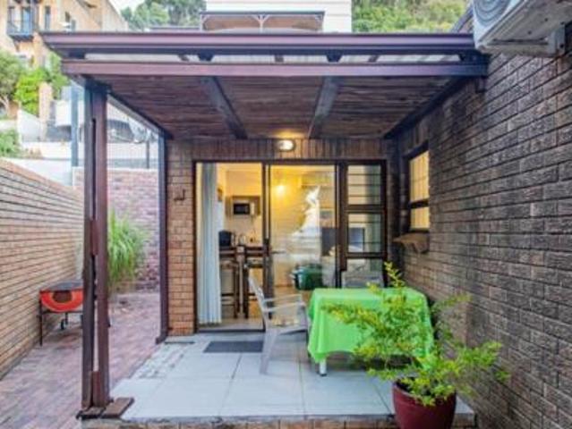 6 Bedroom House in Gordons Bay Central