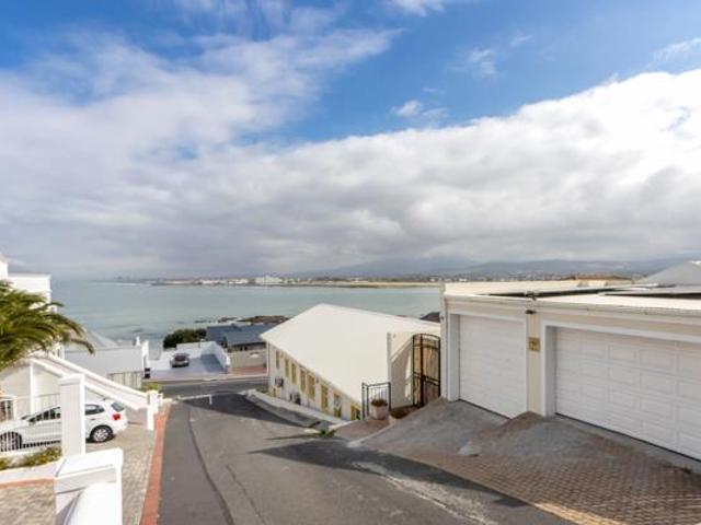 6 Bedroom House in Gordon's Bay Village