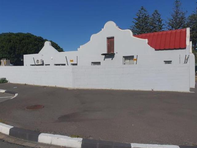 6 Bedroom House in Gansbaai