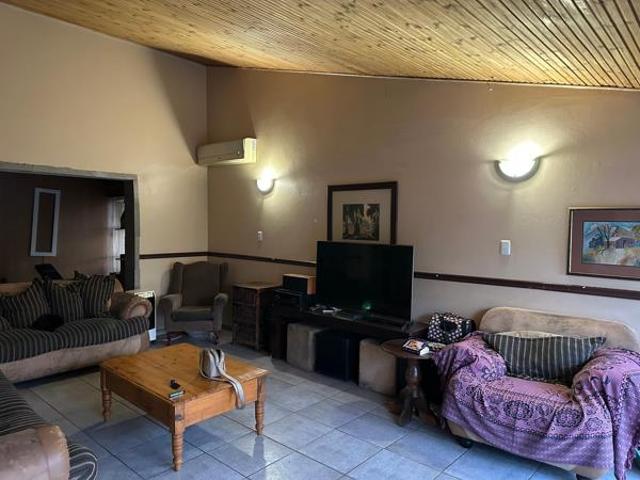 6 Bedroom House in Generaal De Wet