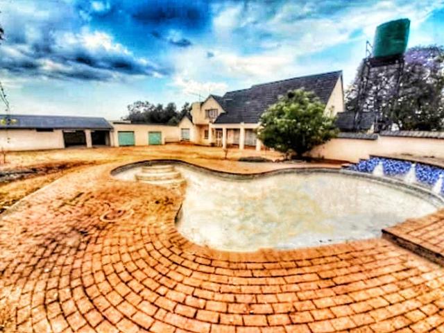 6 Bedroom House in Glen Austin