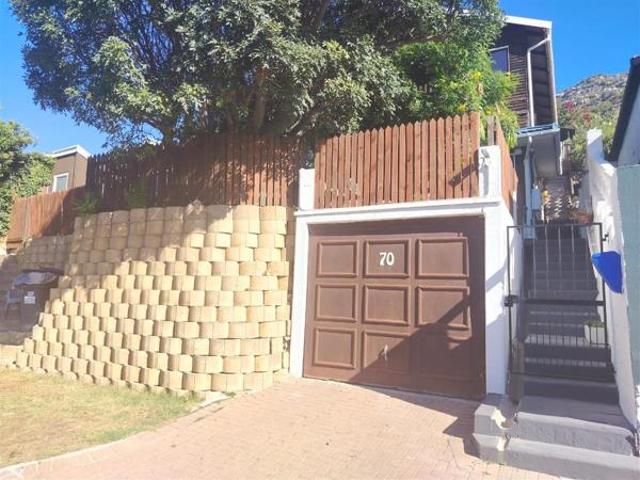 6 Bedroom House in Glencairn