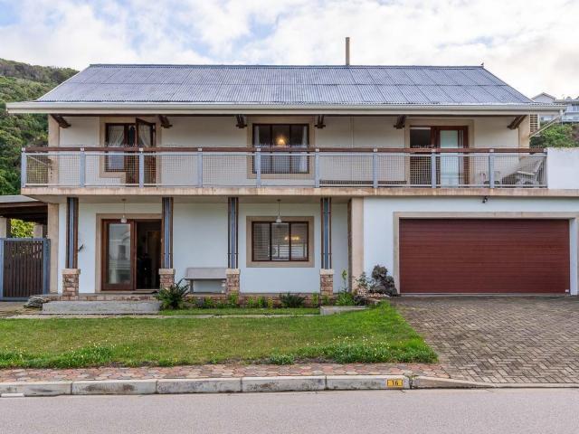 6 Bedroom House in Glentana