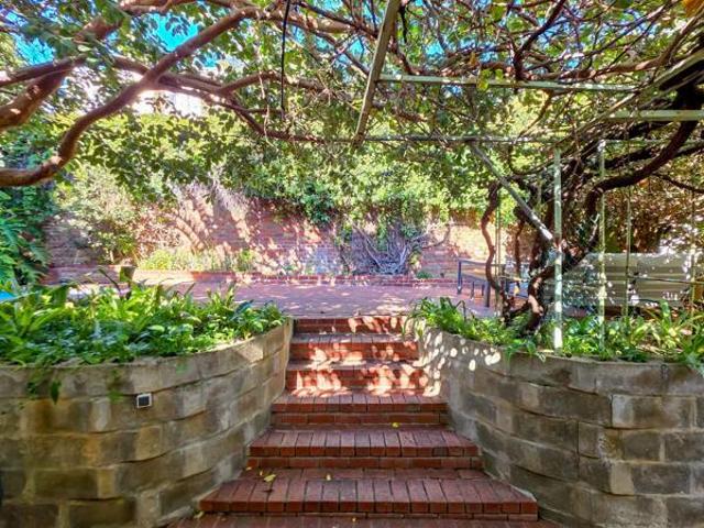 6 Bedroom House in Green Point