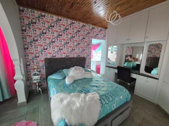6 Bedroom House in Greenhills
