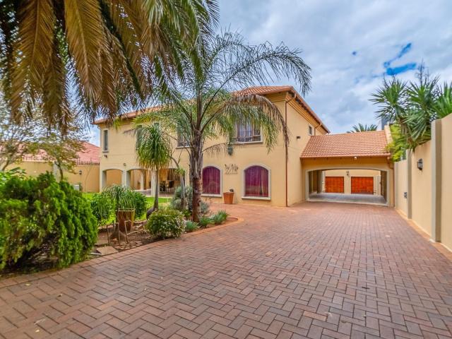 6 Bedroom House in Greenside