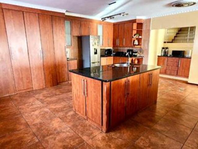 6 Bedroom House in Doornpoort AH