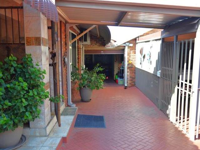 6 Bedroom House in Doringkruin