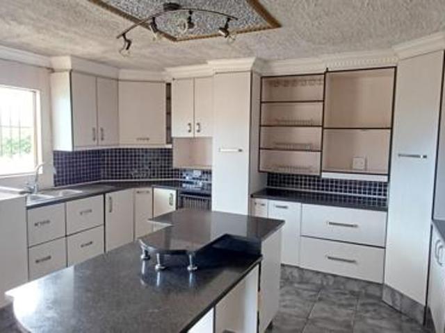 6 Bedroom House in Dawn
