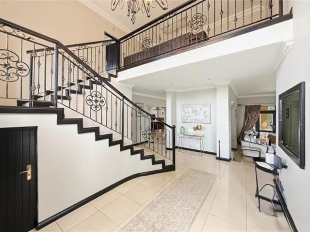 6 Bedroom House in Dainfern Valley