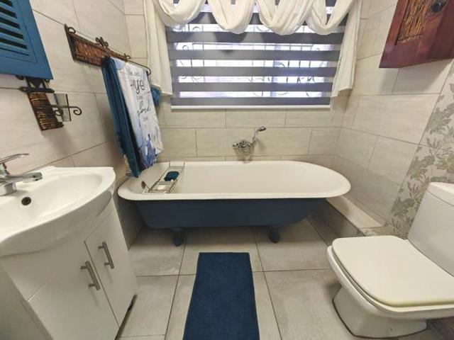 6 Bedroom House in Dan Pienaar