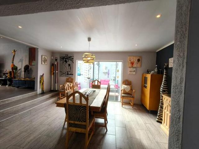 6 Bedroom House in Dan Pienaar