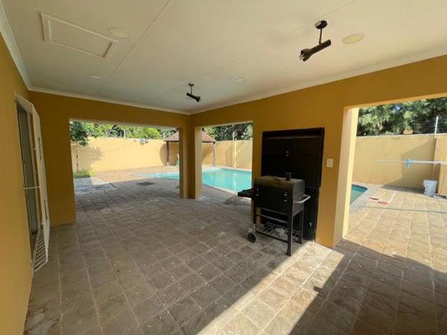6 Bedroom House in Dan Pienaar