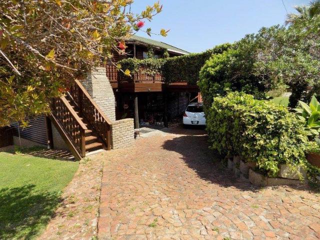 6 Bedroom House in Dana Bay
