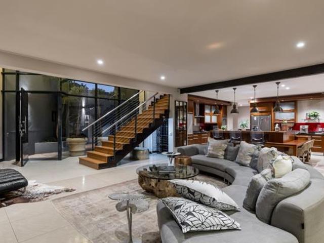 6 Bedroom House in Dennegeur