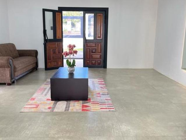 6 Bedroom House in Die Heuwel