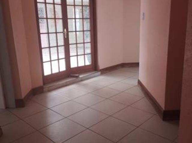 6 Bedroom House in Die Heuwel