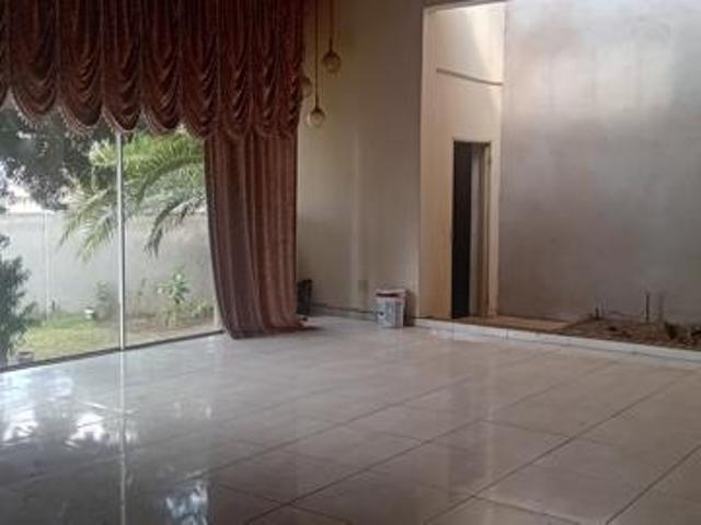 6 Bedroom House in Die Heuwel
