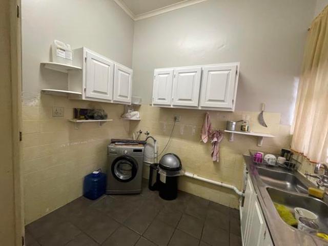 6 Bedroom House in Die Hoewes
