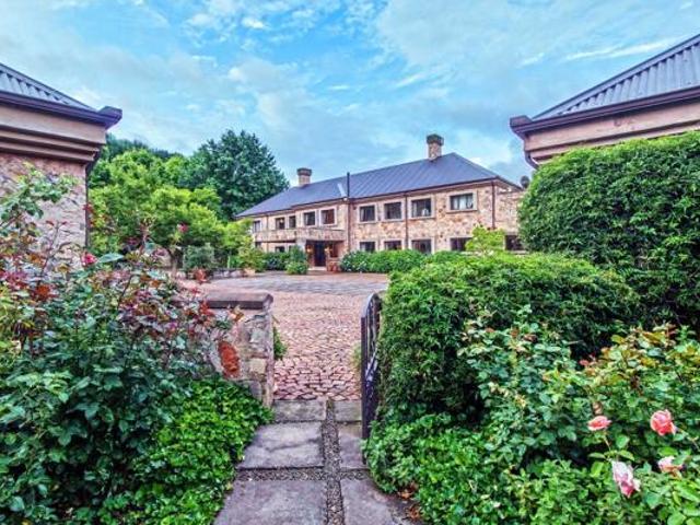 6 Bedroom House in Dullstroom