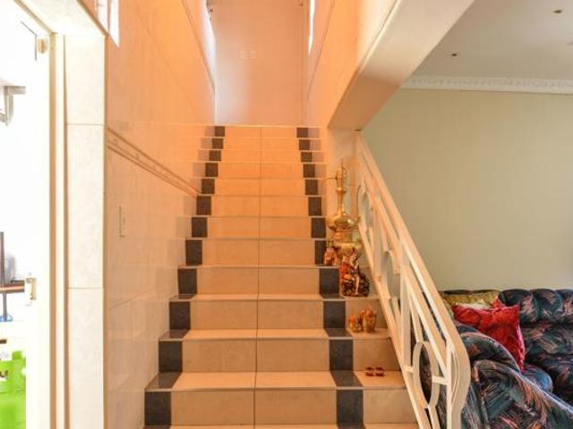 6 Bedroom House in Dunveria