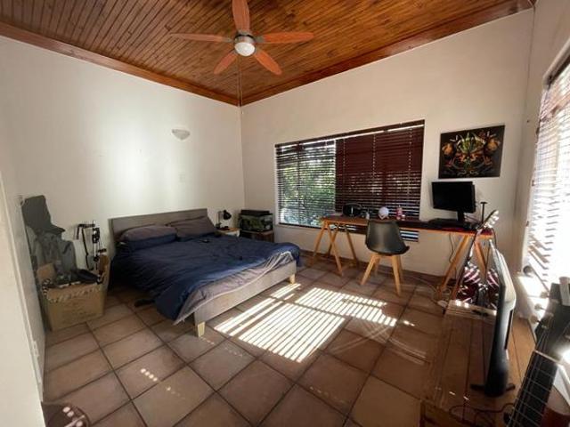6 Bedroom House in Eastwood