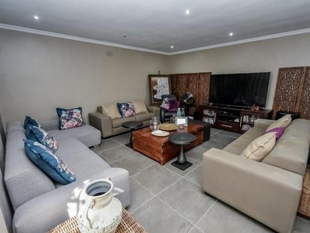 6 Bedroom House in Eldoraigne