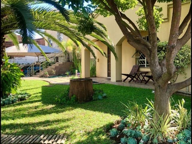 6 Bedroom House in Erasmia