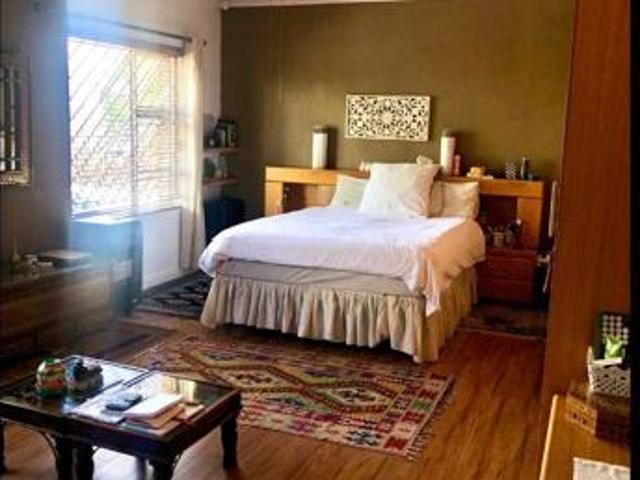 6 Bedroom House in Erasmia