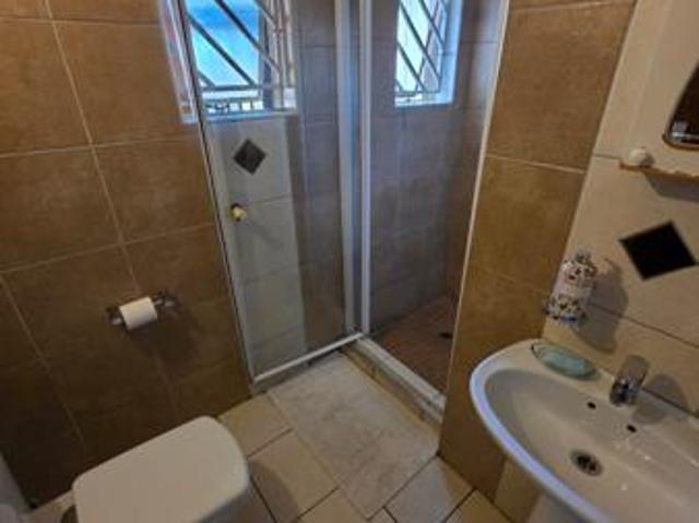 6 Bedroom House in Erasmia