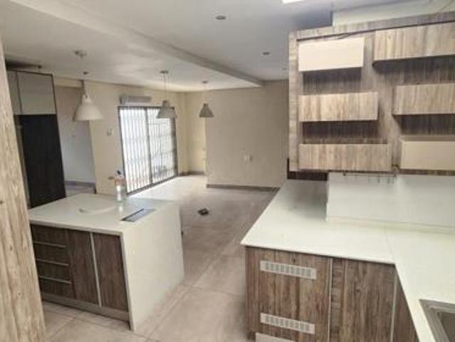 6 Bedroom House in Erasmia