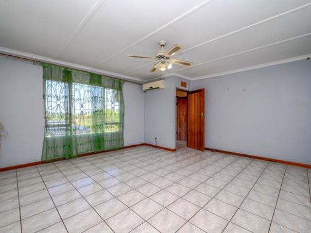 6 Bedroom House in Everest Heights