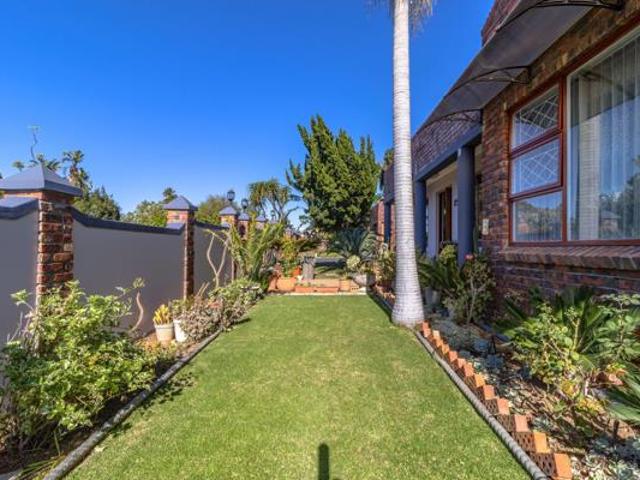 6 Bedroom House in Everglen