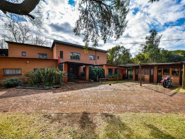 6 Bedroom House in Faerie Glen