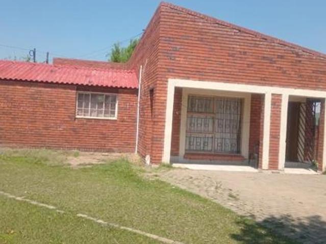 6 Bedroom House in Fernwood