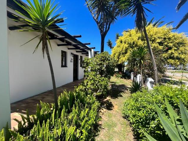 6 Bedroom House in Ferreira Town