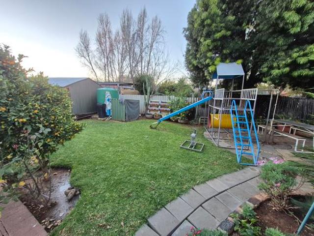 6 Bedroom House in Fichardt Park