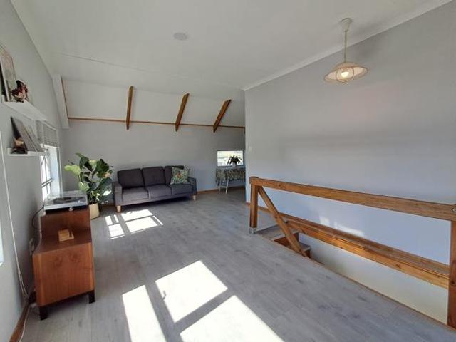 6 Bedroom House in Fisherhaven