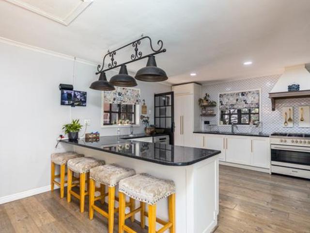 6 Bedroom House in Flamingo Vlei