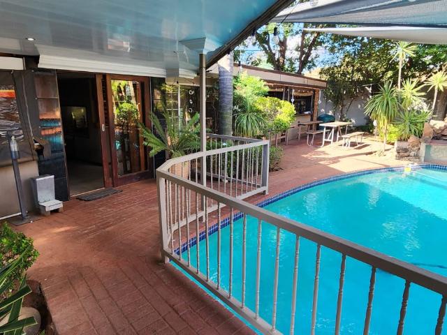 6 Bedroom House in Flamwood