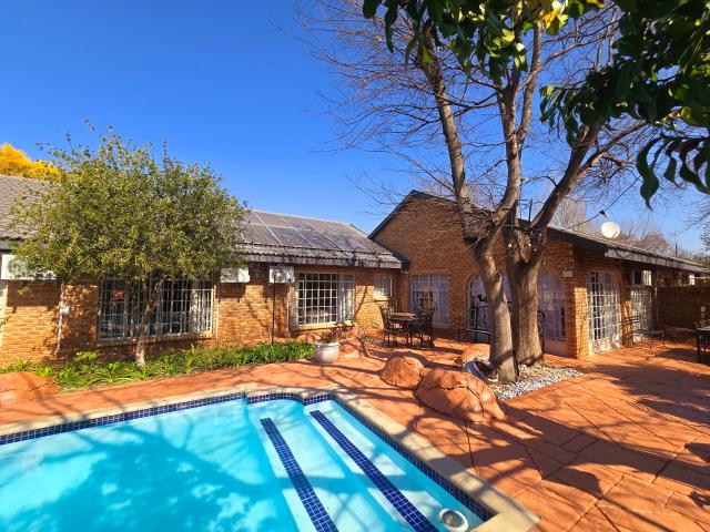 6 Bedroom House in Flimieda