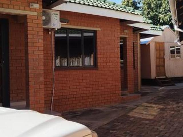 6 Bedroom House in Flora Park