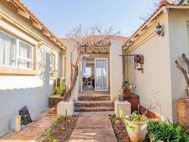 5 Bedroom House in Kosmos Ridge Estate