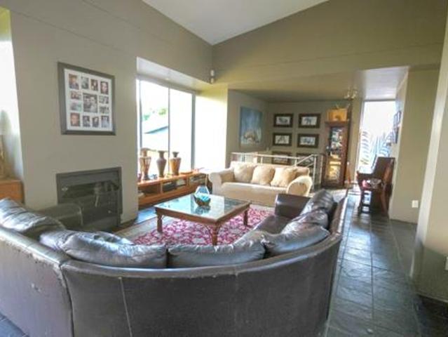 6 Bedroom House in Kosmos Ridge