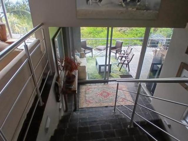 6 Bedroom House in Kosmos