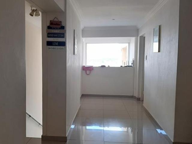 6 Bedroom House in Kosmos