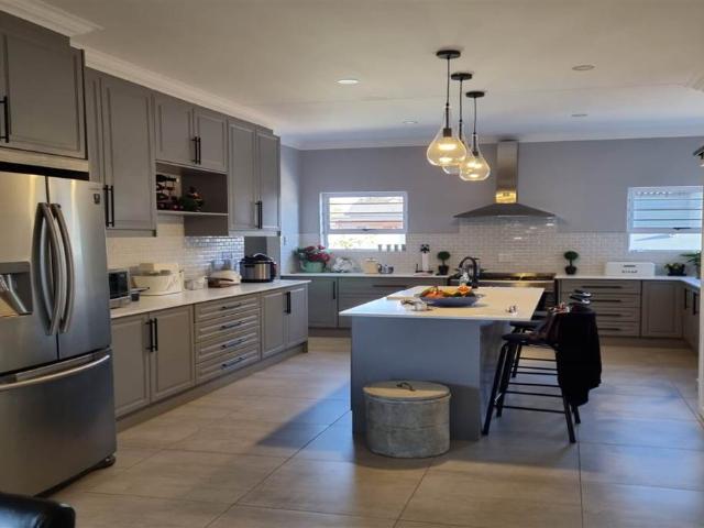 6 Bedroom House in Kathu