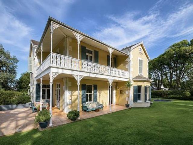 6 Bedroom House in Kenilworth Upper
